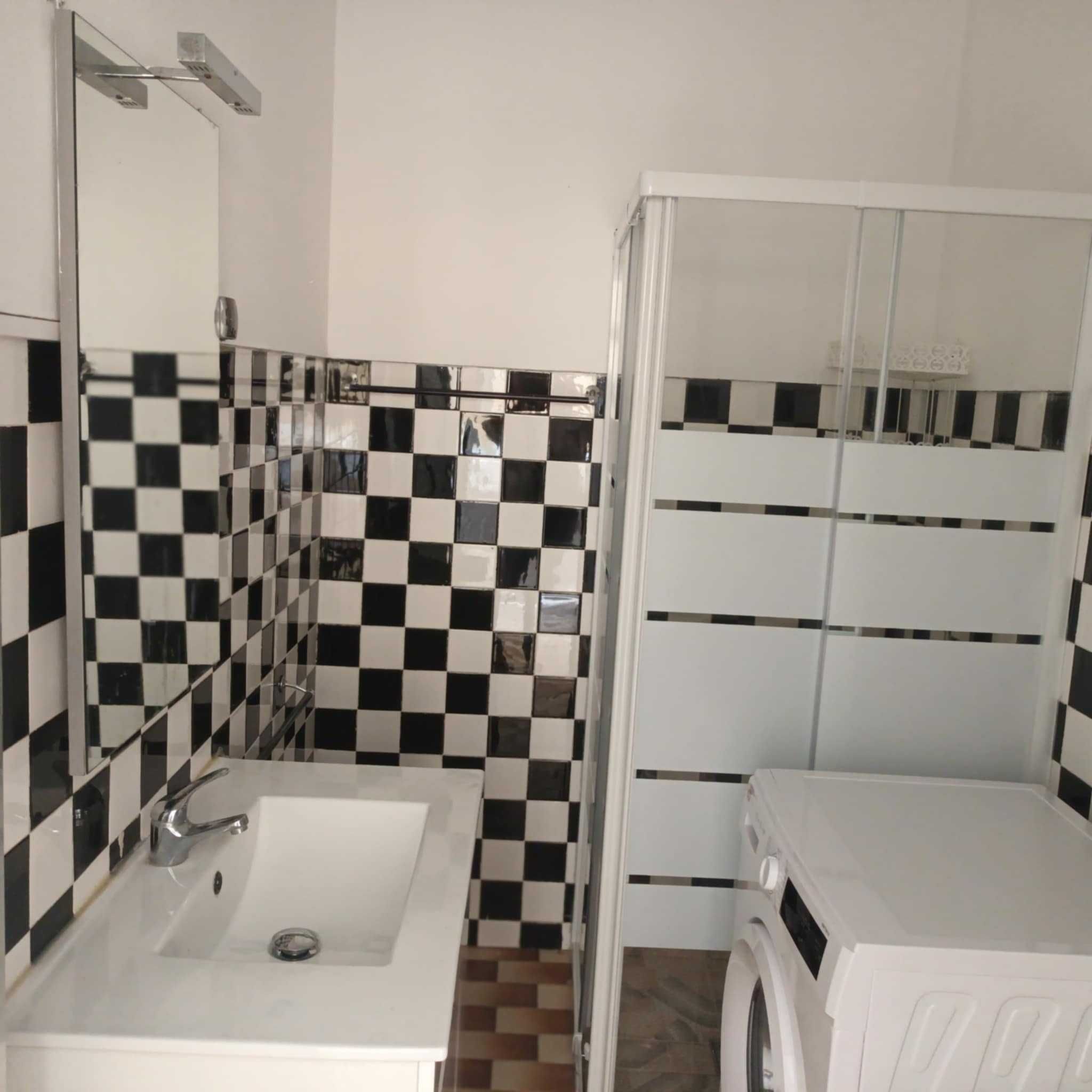 Alugo a Professores, Enfermeiros, Famílias (contrato anual renovável)