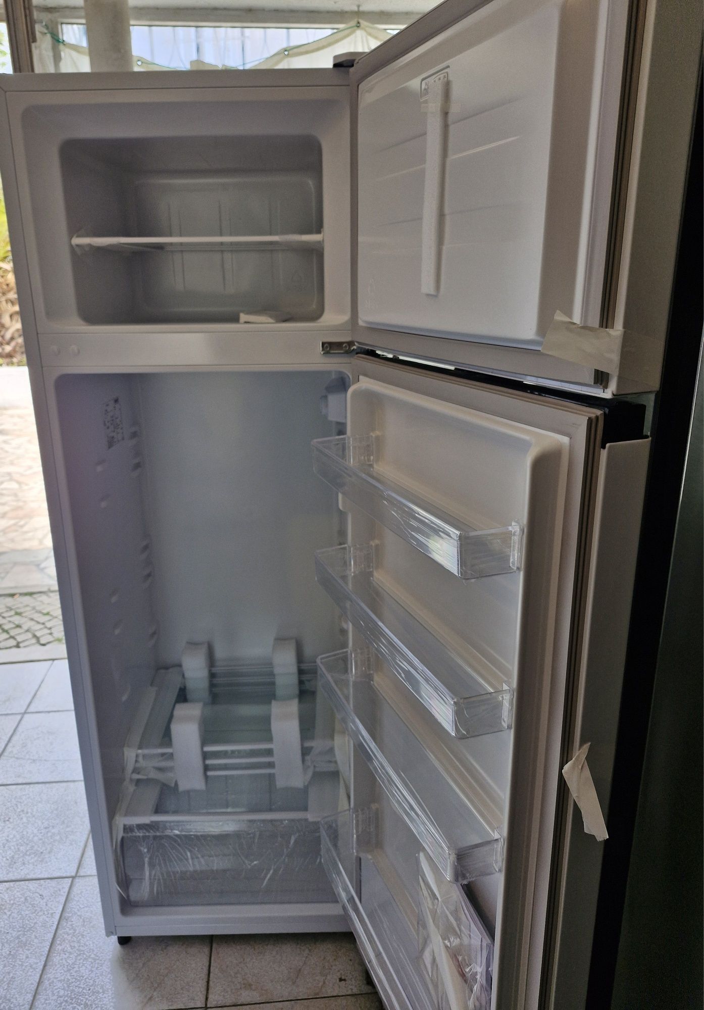 Frigorífico  com congelador kunft