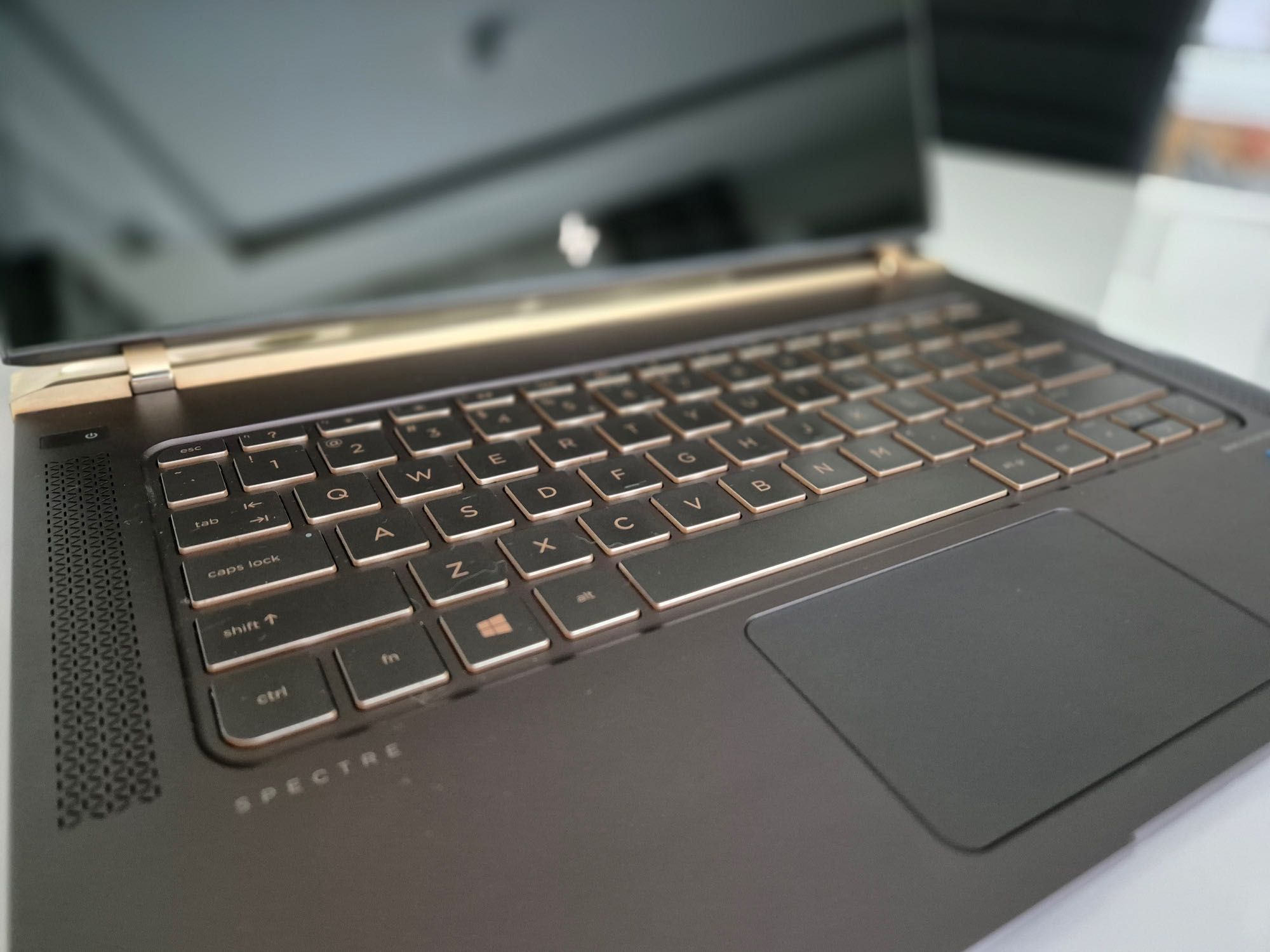 HP Spectre Pro 13 i5-6200U/8GB/256SSD/Win10