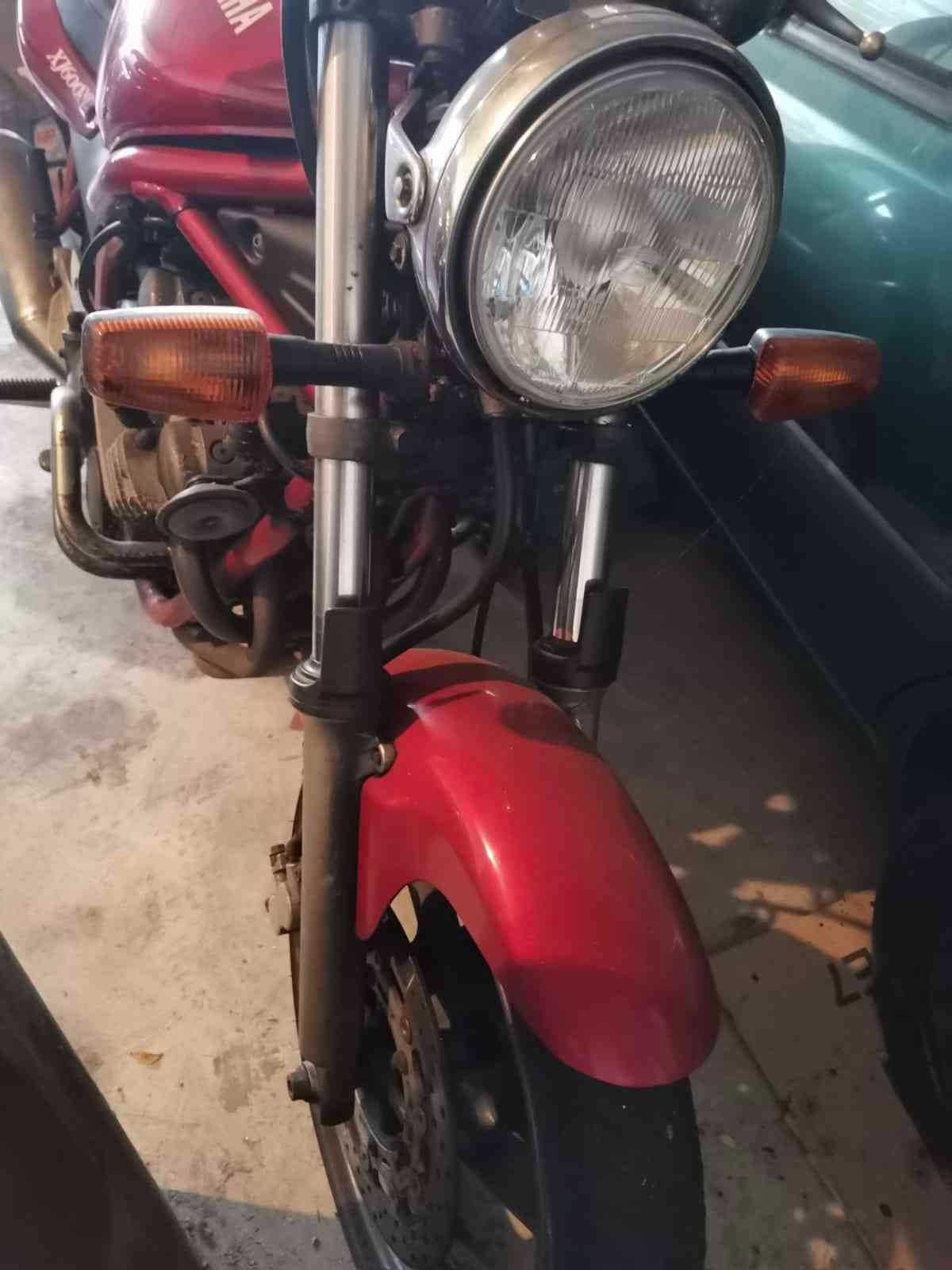 YAMAHA XJ600N 2004 – Fiável, Bem Cuidada e Pronta a Rodar!