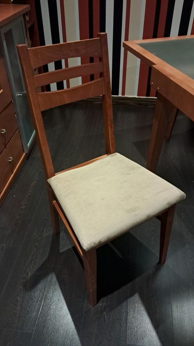 Mobilia sala em cerejeira 
Mesa 90x90 extenxivel 180×
4 cadeiras
A