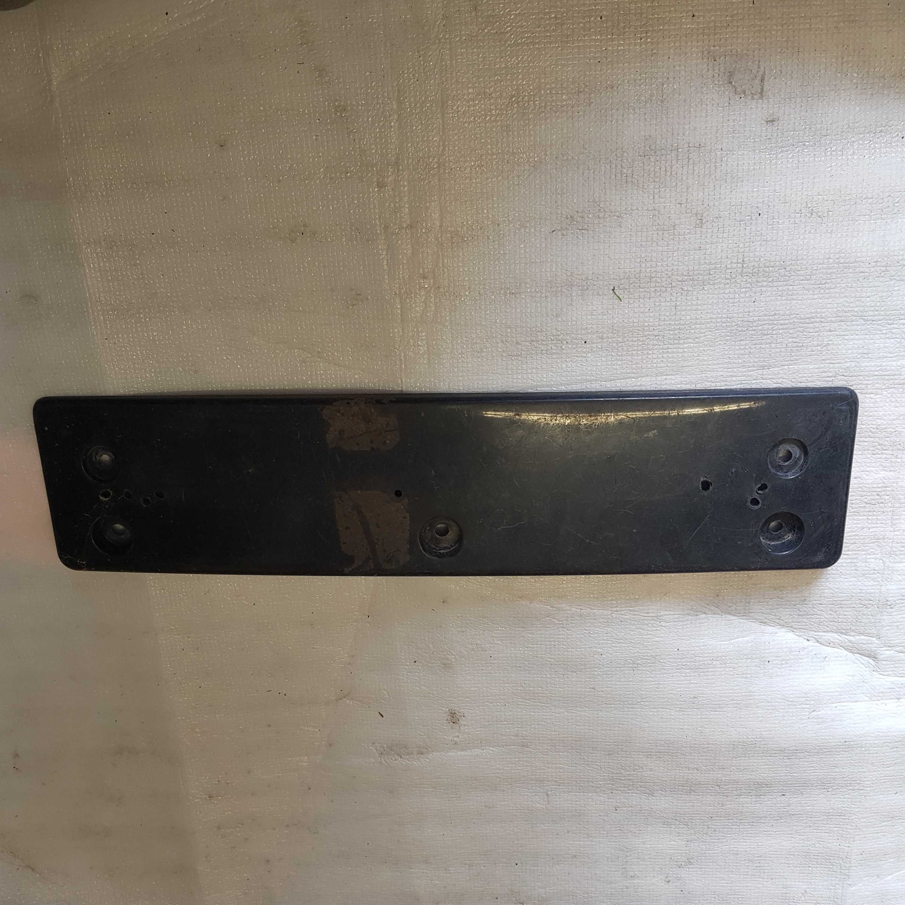 ramka tablicy rejestracyjnej VW Touareg 07-10 7L0