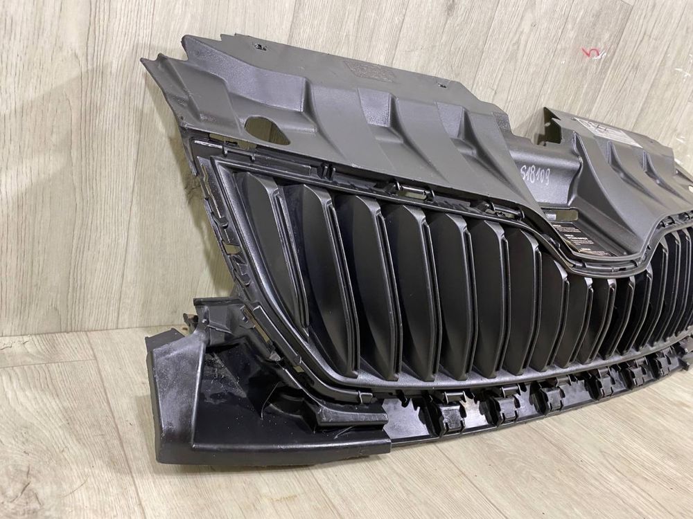 Решетка радиатора Бампер передний Skoda Fabia 3 (2014-2018г.) гриль