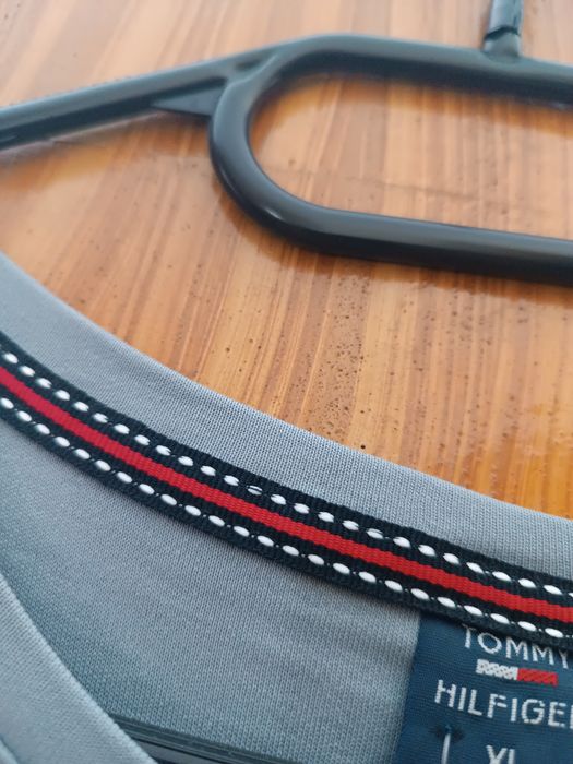 Koszulka rozmiar XL z krótkim rękawem znanej firmy.Kolor,szary, grafit