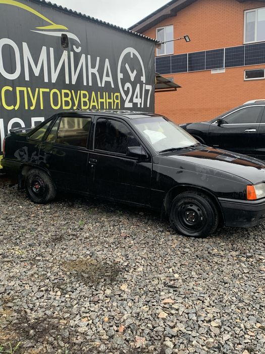 Opel Kadet сів та поїхав