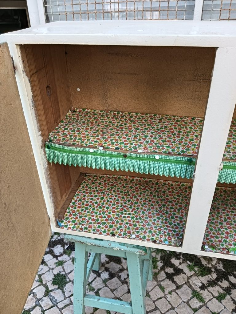 Armário de cozinha vintage em verde água