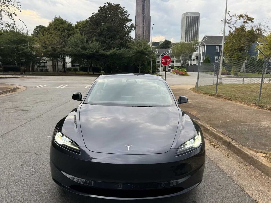 Tesla Model 3      2024