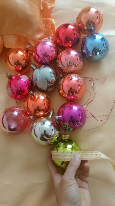 Новорічні прикраси і герлянди