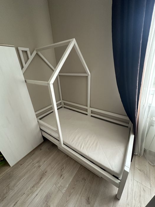 Ліжко дитяче.