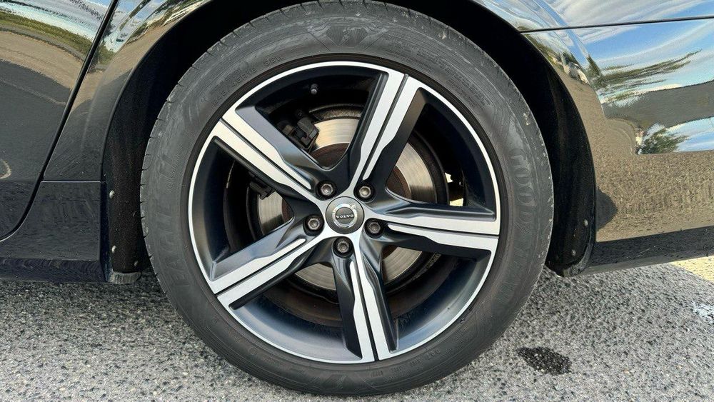 Продам  Volvo . Універсал