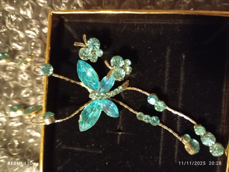 Colar e brincos em forma de borboleta