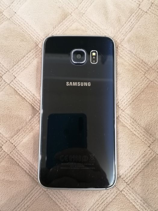 Смартфон Samsung Galaxy S6.