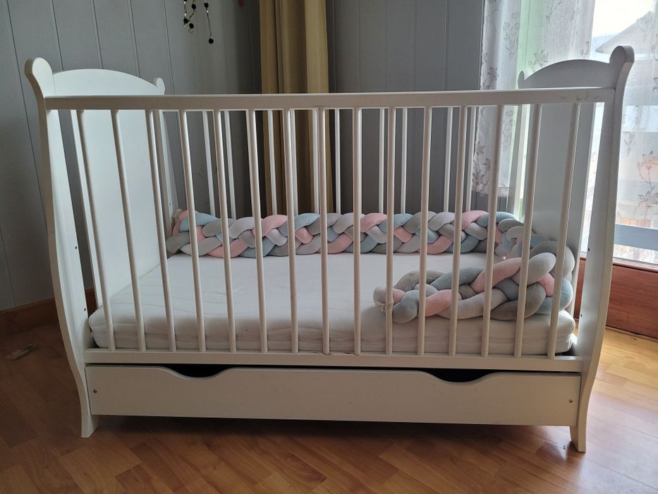 Łóżeczko niemowlęce z szufladą