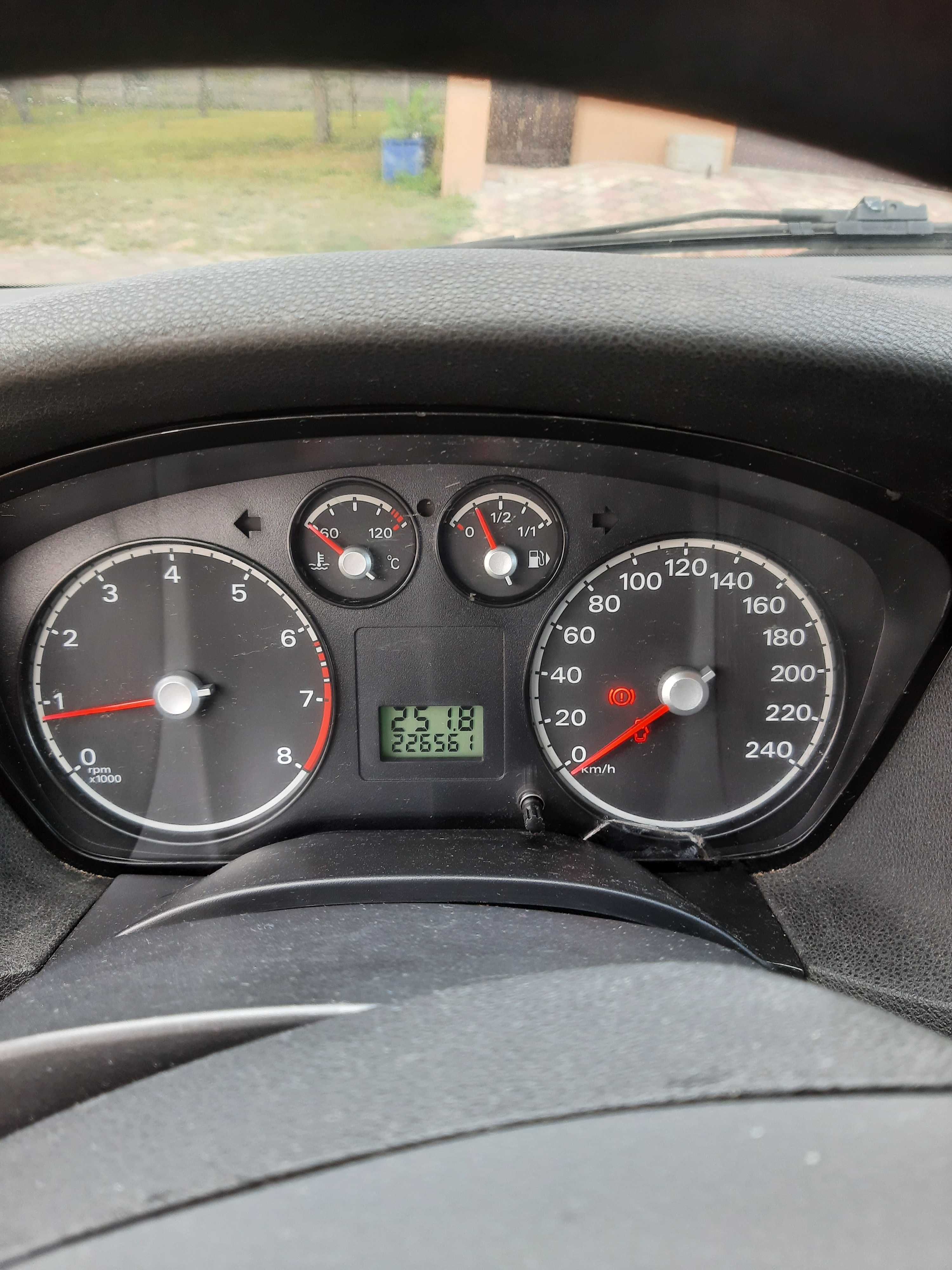 Sprzedam forda focusa mk 2 2006 r 1.6 benzyna z gazem