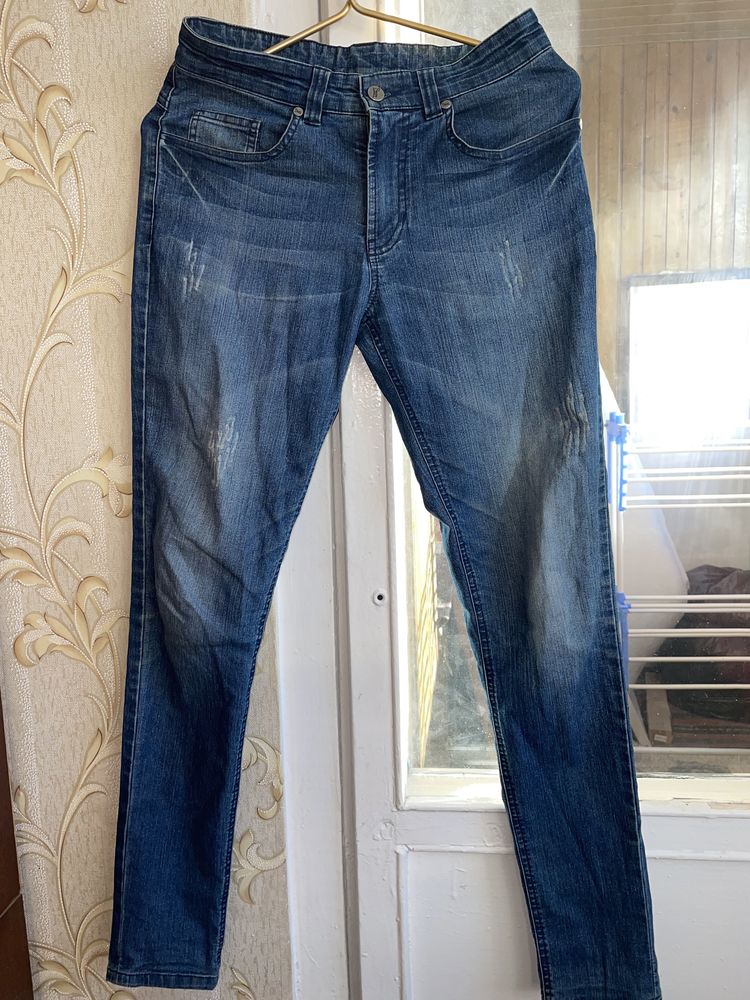 Продам мужские джинсы Staff