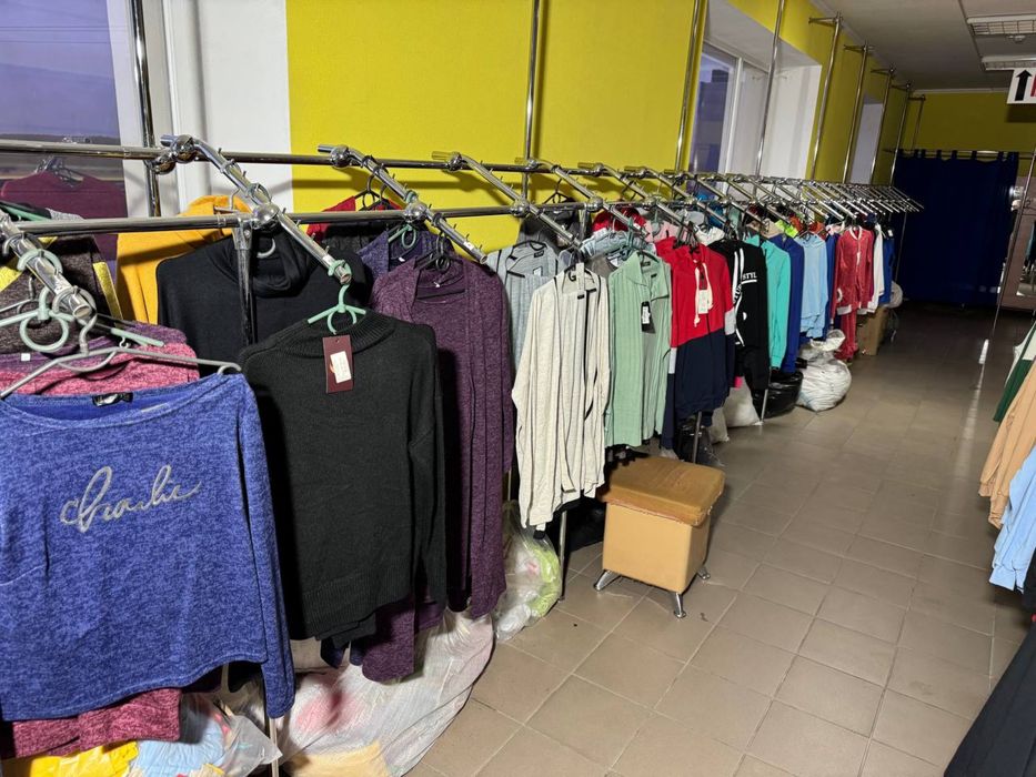 Продаж оптом по дуже низьким цінам одягу/взуття жіноче