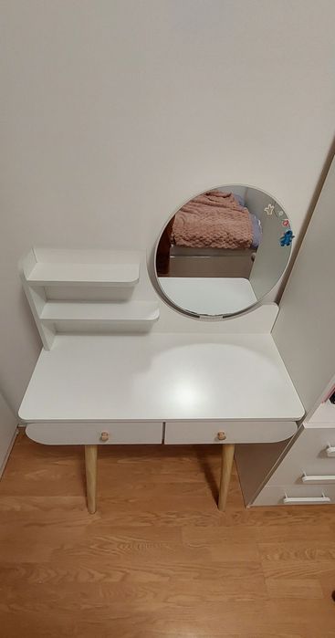 Toaletka z lustrem