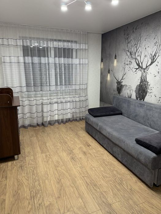 Здається в оренду двокімнатна з сучасним ремонтом