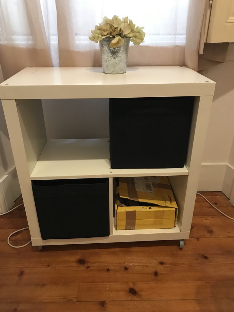 Estante IKEA 4 cubos branca e preto