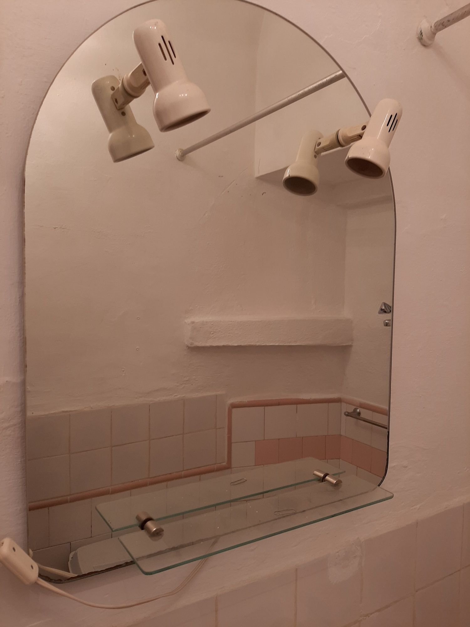 Espelho de casa de banho com luz