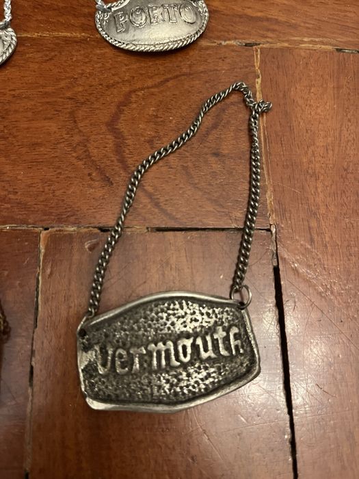 Letreiro metalico para pendurar no gargalo de bebida/vinhos/licores