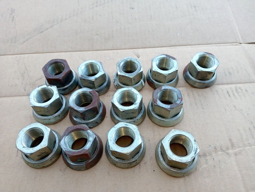 Nakrętka z obrotową podkładka M22x1,5