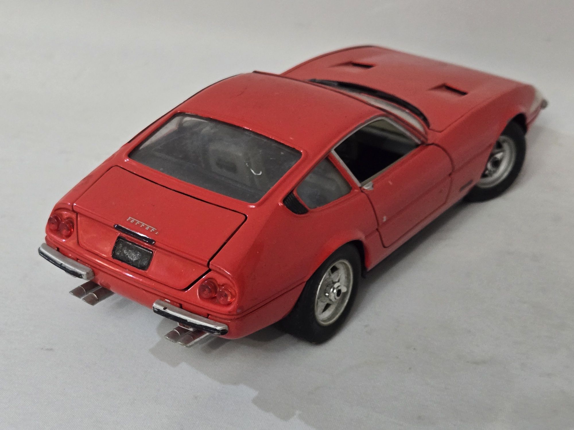 Miniatura Ferrari 365 GTB4 Daytona 1/18