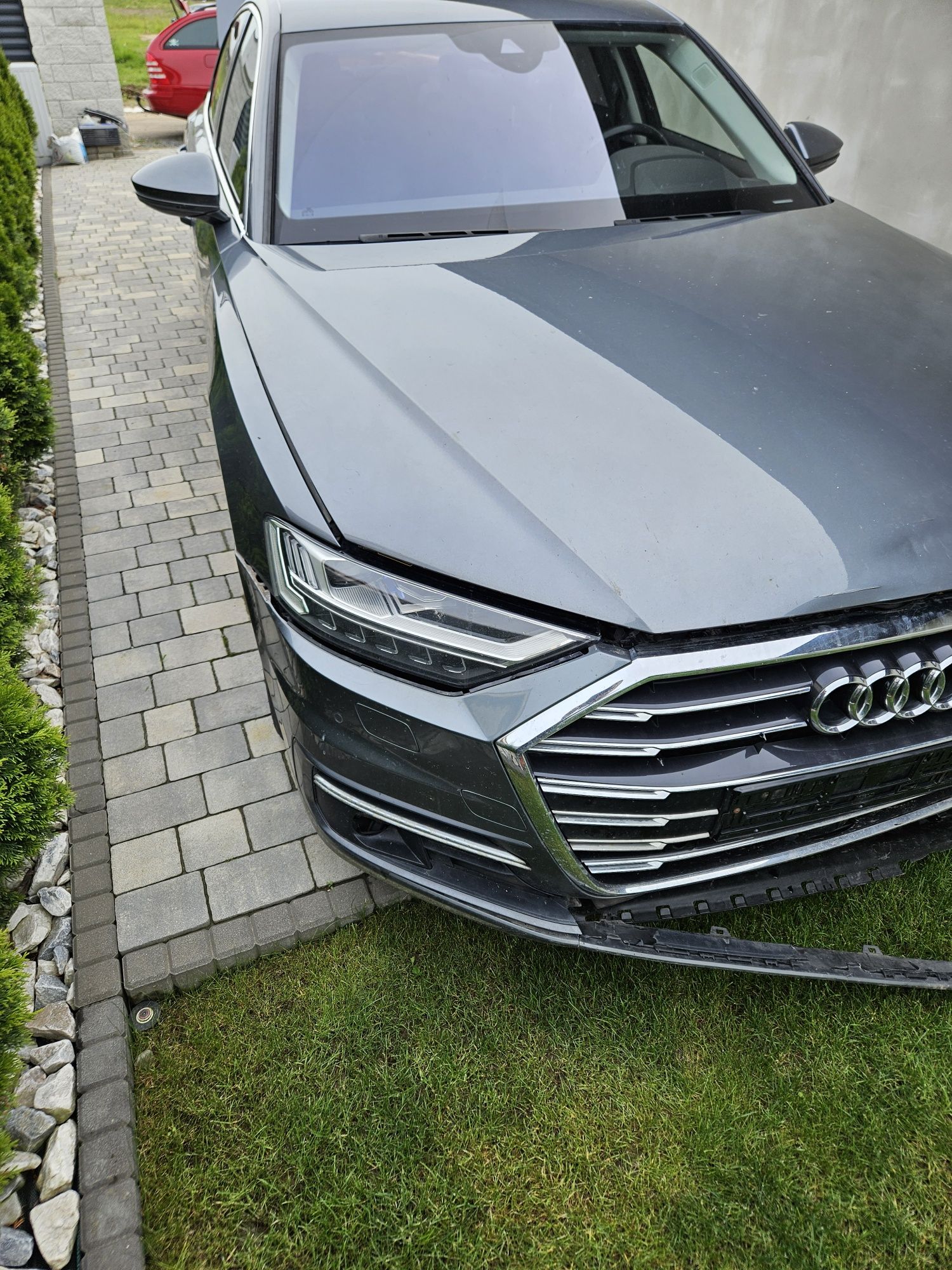 Audi A8 uszk9dzone jeżdżące
