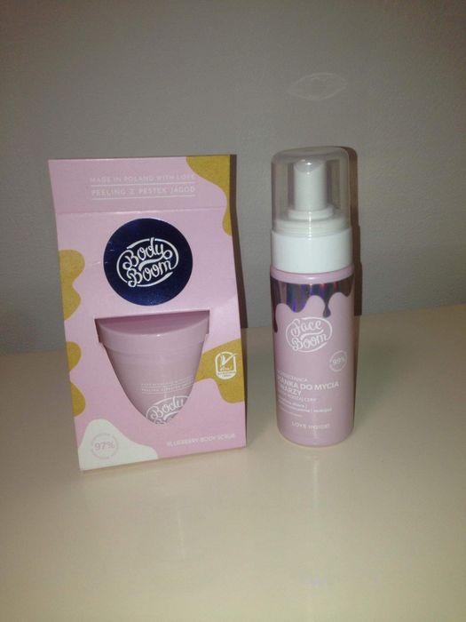 Body Boom peeling z pestek jagód i pianka do mycia twarzy