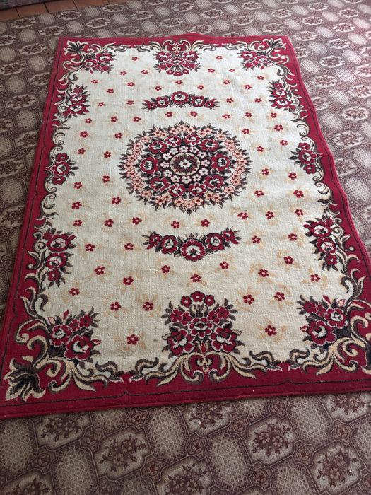 Палац, коври, доріжка