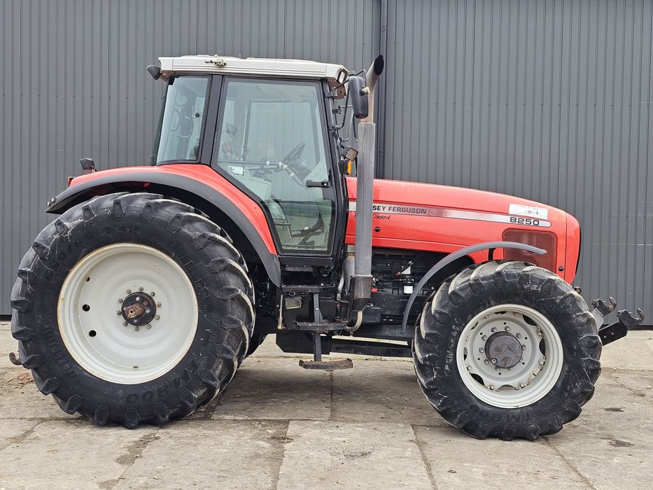 Massey Ferguson 8250 Dynashift 200KM Opony 70% Ares 8150.6490.mx170
