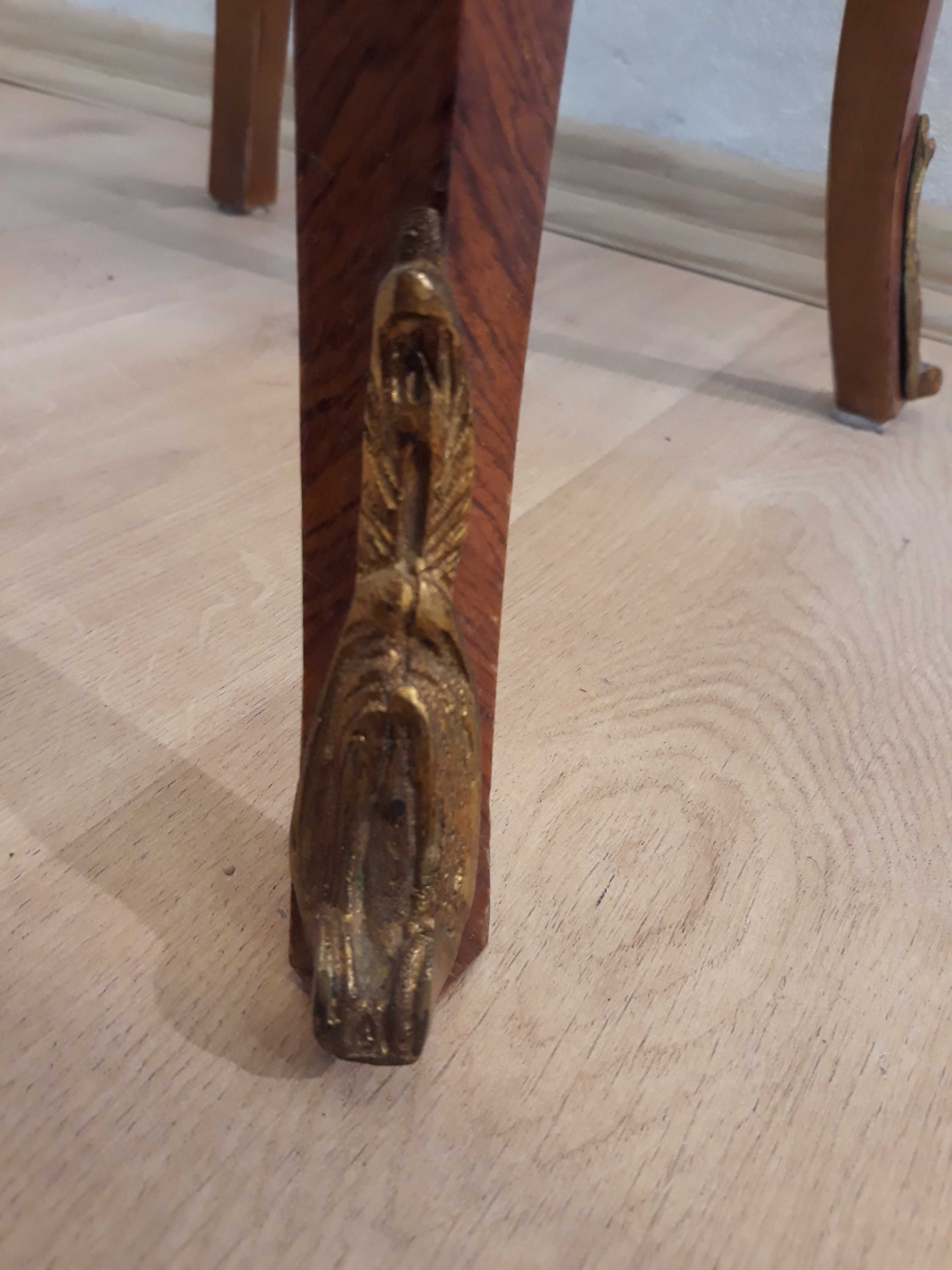 Stolik kawowy drewniany styl ludwik szuflada okucia mosiężne intarsje