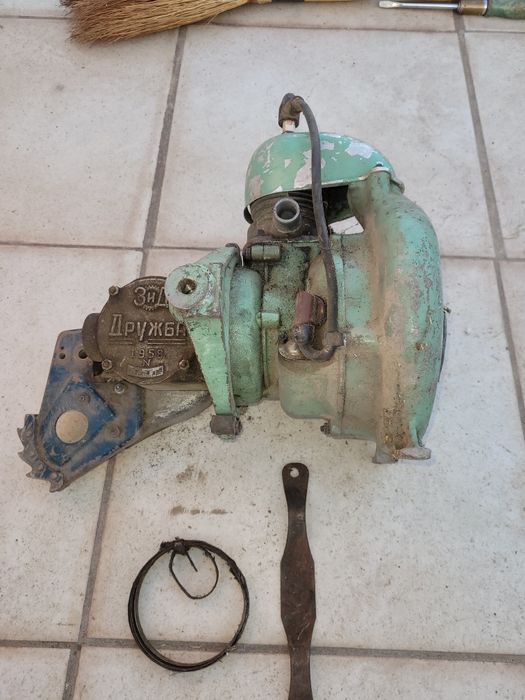 Мотор бензопилы Дружба 2 в рабочем состоянии