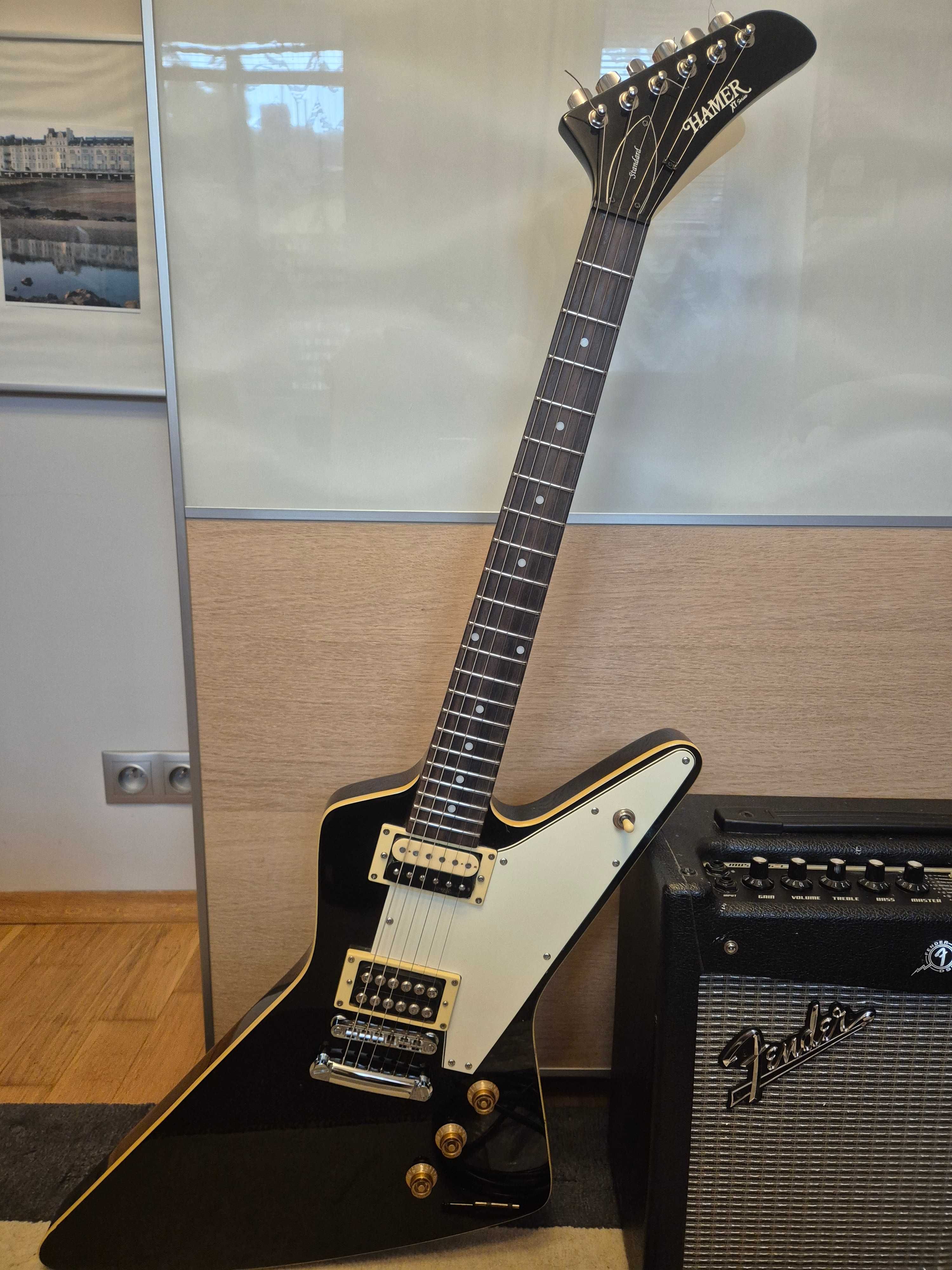 Gitara elektryczna Hamer XT Series Explorer in Black ze wzmacniaczem