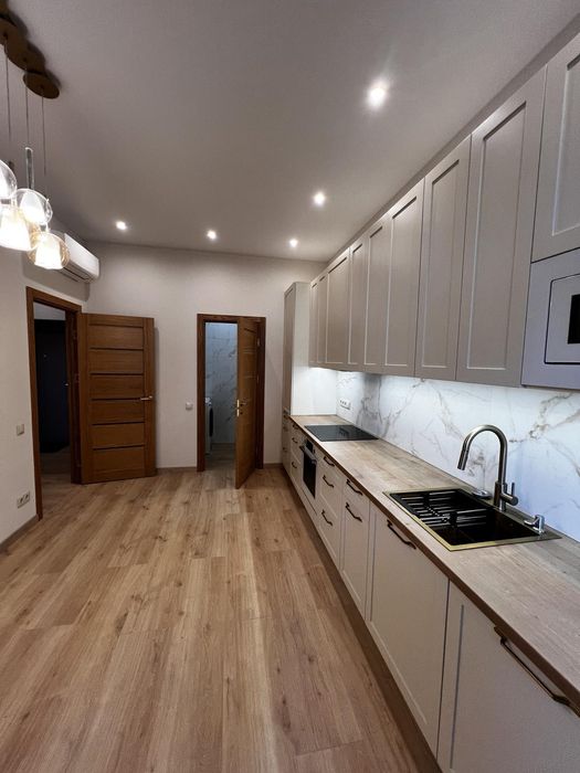 Продам 3-х комнатную в Аркадии с ремонтом .