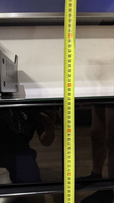 Komoda z czarnego szkla z podswietleniem