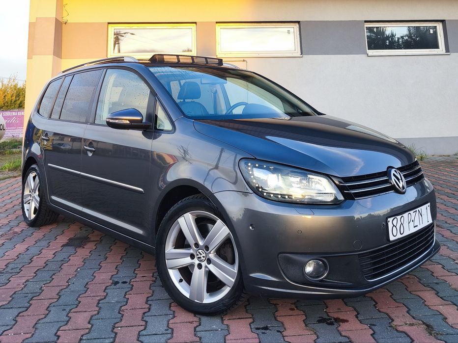 Volkswagen Touran Highline 2.0tdi DSG Navi Sam Parkuje Panorama Skóry