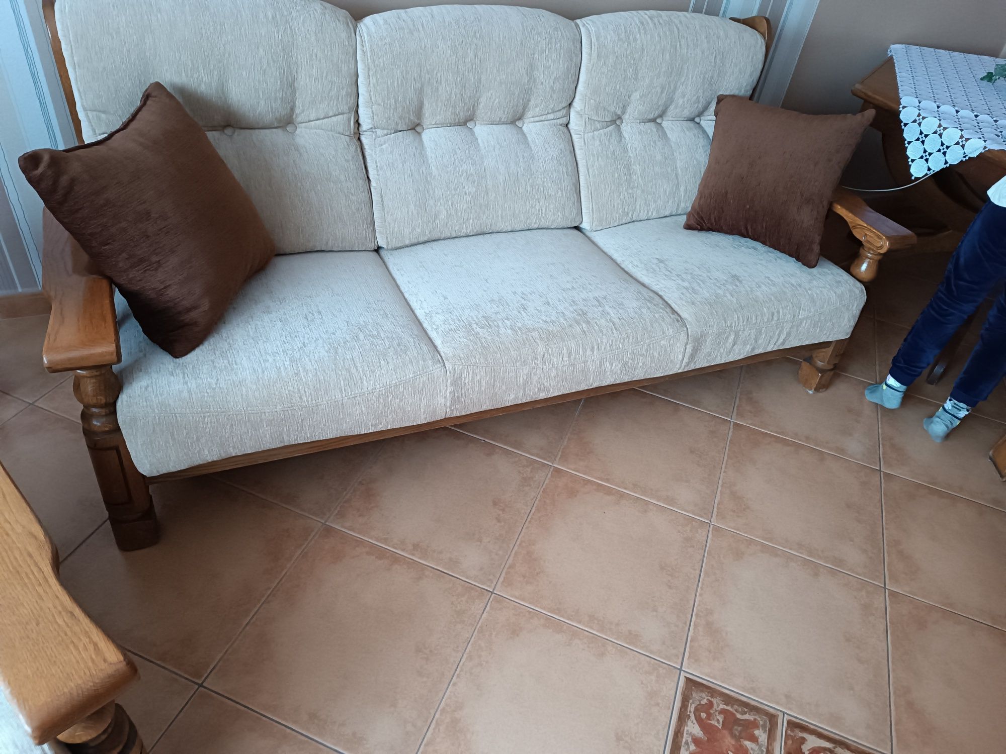 Zestaw wypoczynkowy dębowy sofa i dwa fotele stan idealny