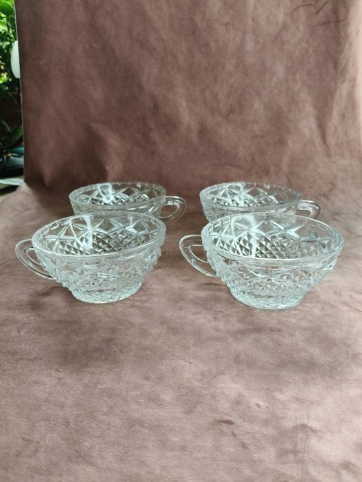 Stare kryształowe filiżanki do ponczu 33