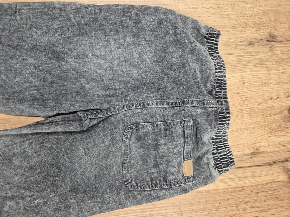 Piękne spodnie jeansowe joggery  chłopięce szare Sinsay 122