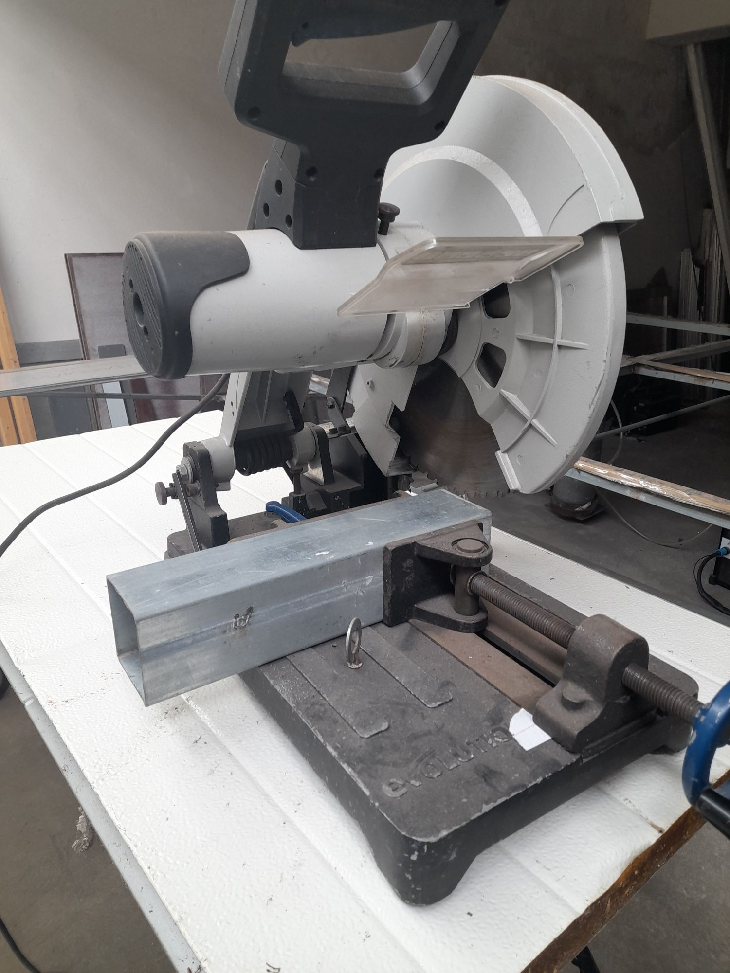Maquina serrote de corte