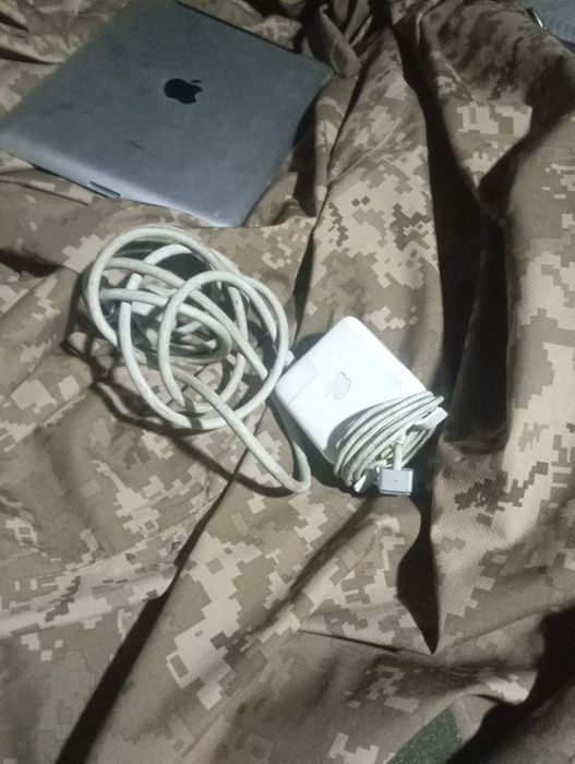 Зарядное устройство Apple MagSafe для ноутбука