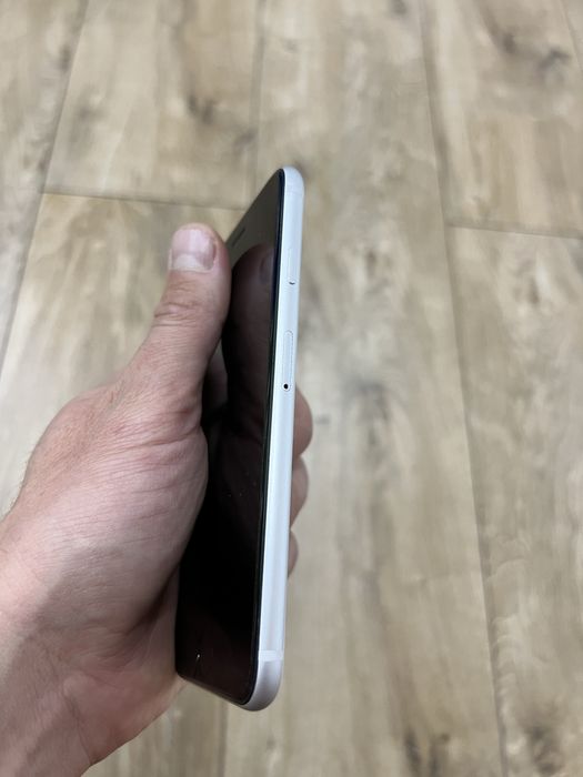 Айфон , Iphone SE 2020