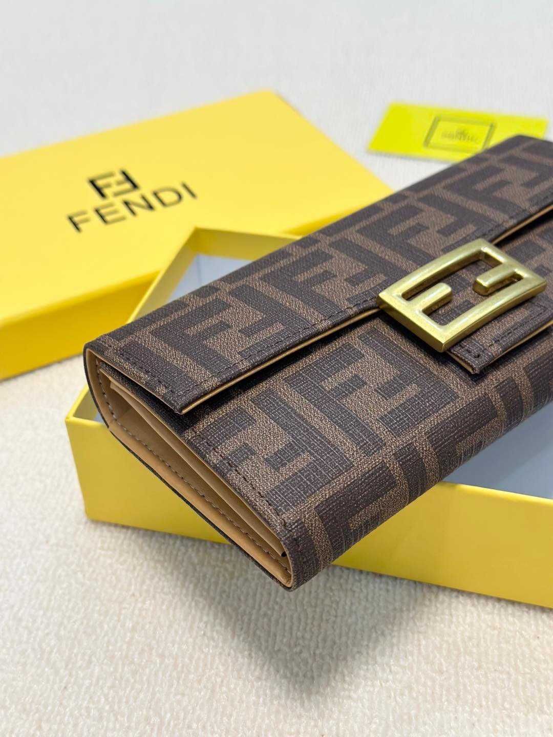 Portfel Fendi ze skóry bydlęcej