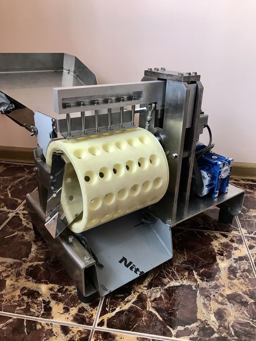 Машина для видалення кісточки із вишні Косточковыбивная