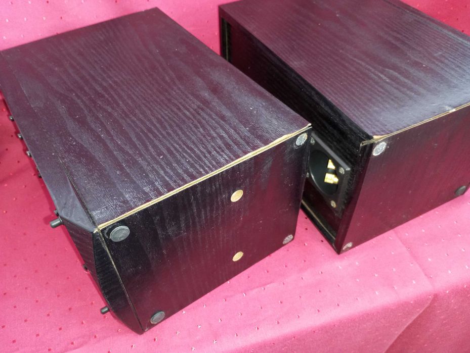 Корпусы черного цвета пустые компьютерных колонок Sven AF, BF-11 пара