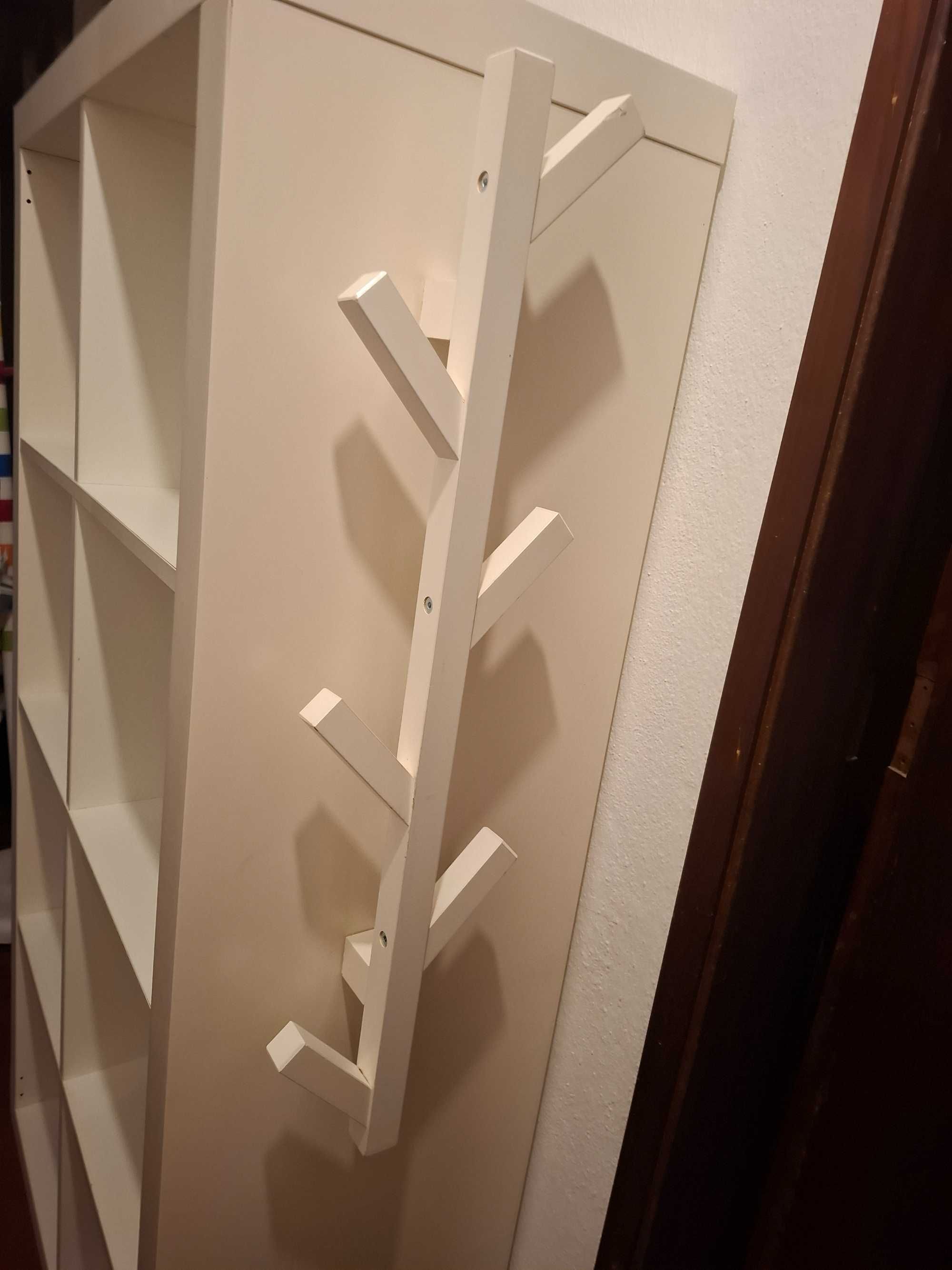 2. Estante KALLAX e Cabide TJUSIG