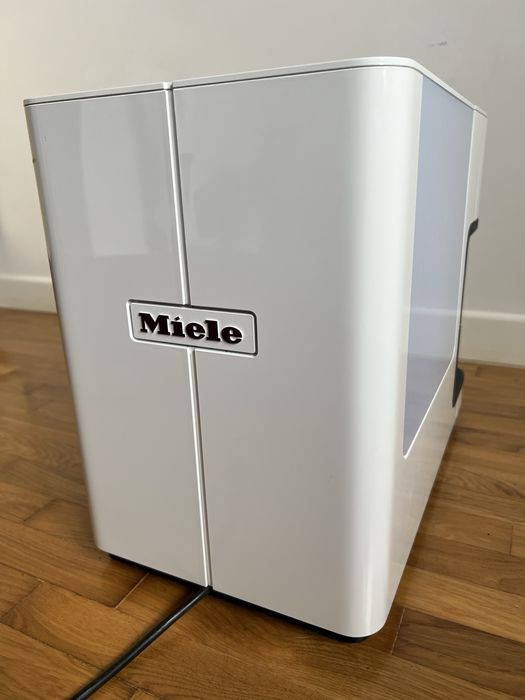 Кавова машина автоматична Miele CM 6300