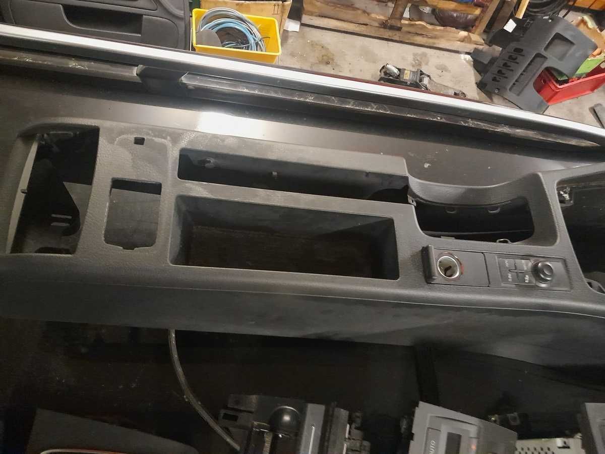 Tunel Radio 2 DIN ramka stelaż obudowa radia kosz konsola Audi A4 B6 7