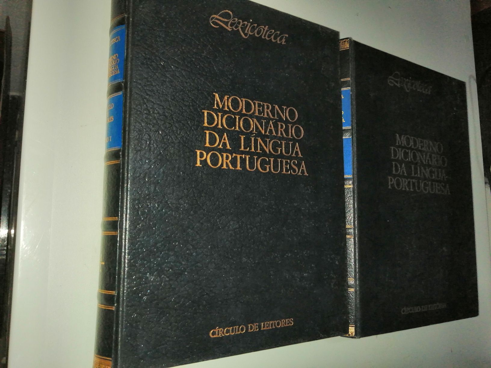 Lexicoteca Moderno Dicionário da Língua Portuguesa C. Leitores*